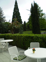 Terrasse und Park